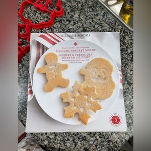 William Sonoma NWB Christmas Pancake Molds